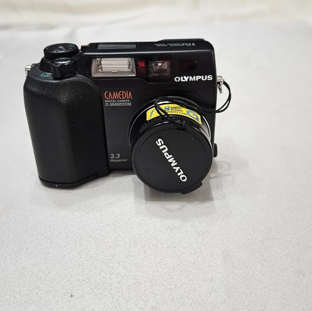 Olympus Camedia C-3040 Zoom Black Digital Camera
